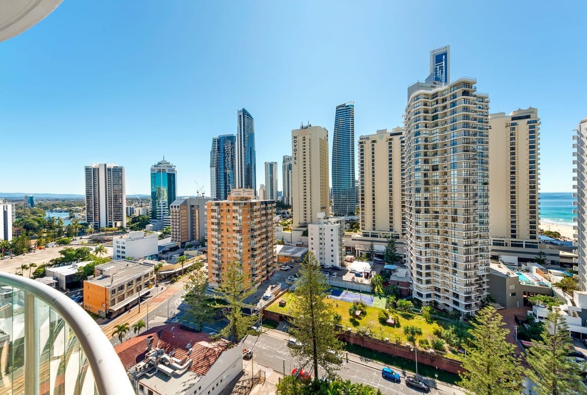 Furnished 1 Bedroom House in Surfers Paradise