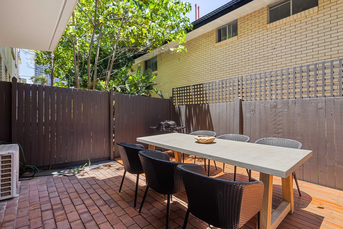 Furnished 1 Bedroom House in Surfers Paradise