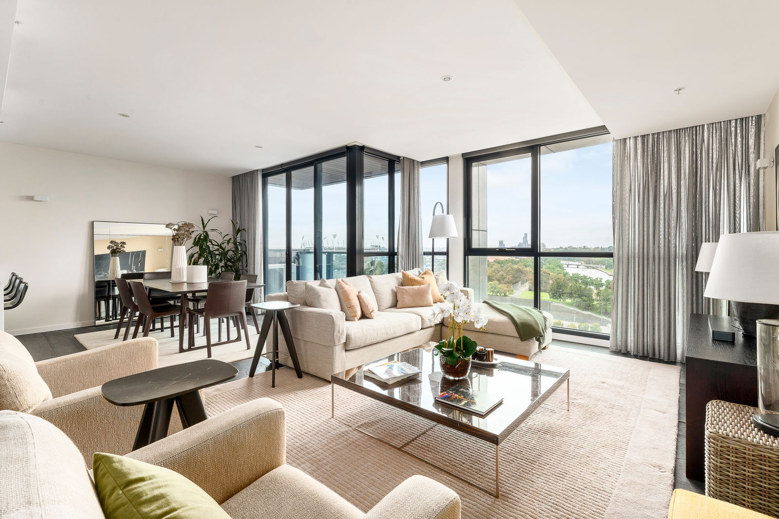 Furnished 3 Bedroom Apartment in Melbourne
