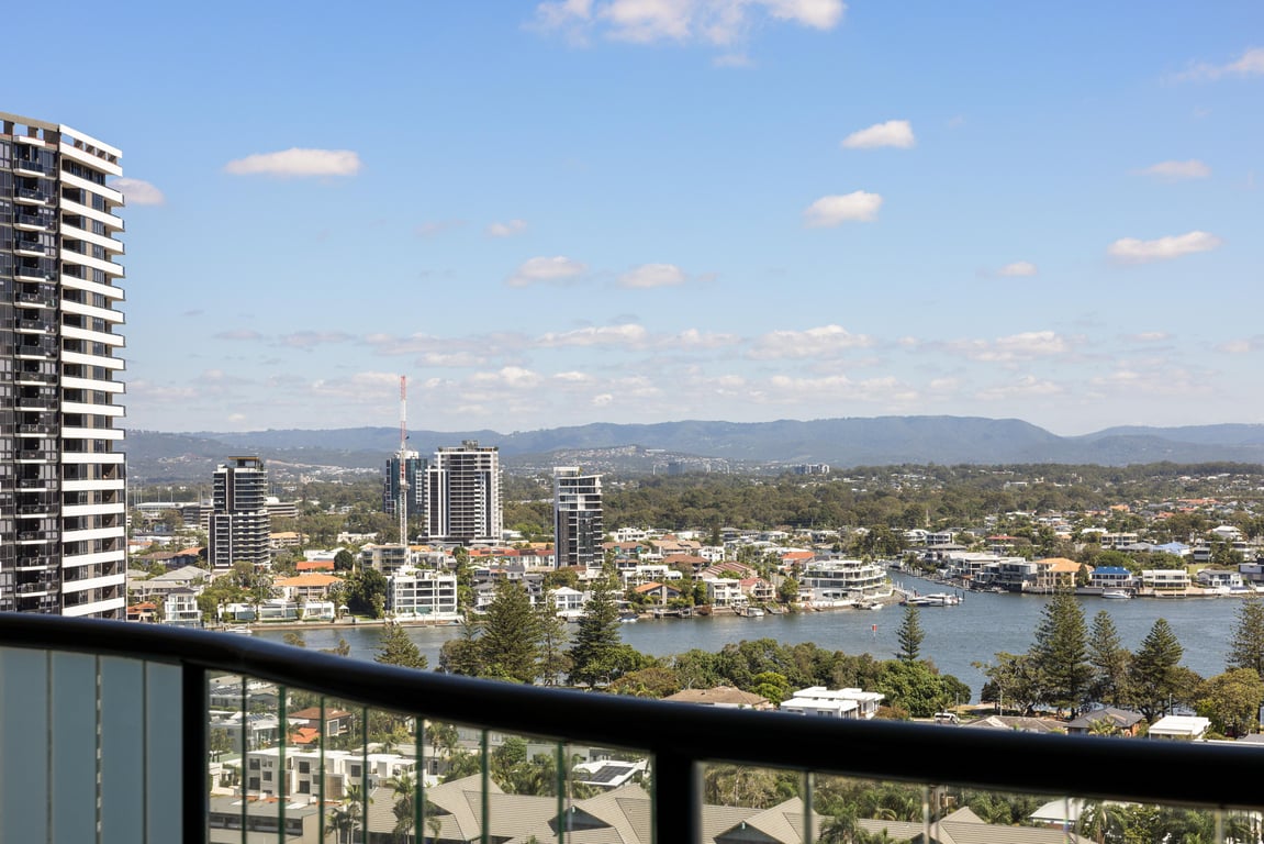 Furnished 1 Bedroom Rental in Surfers Paradise
