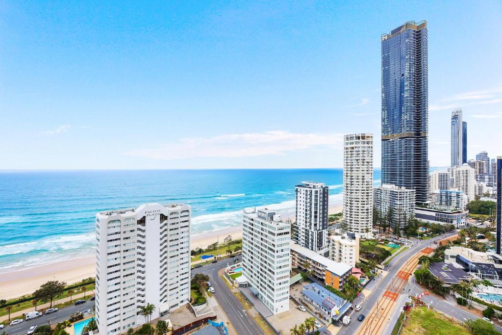 Furnished 1 Bedroom Rental in Surfers Paradise