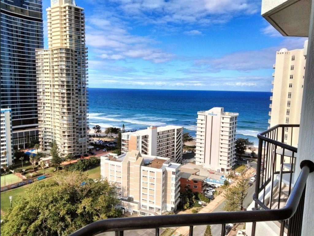 Furnished 1 Bedroom House in Surfers Paradise