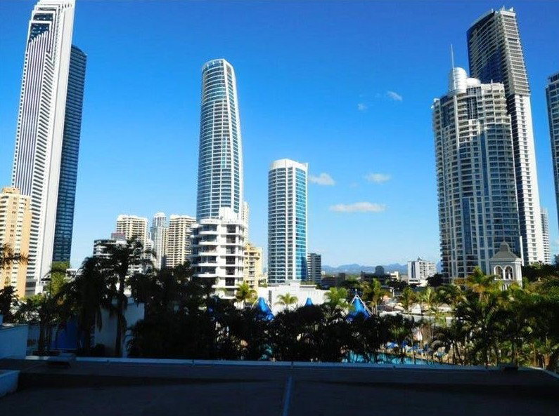 Furnished 1 Bedroom Rental in Surfers Paradise