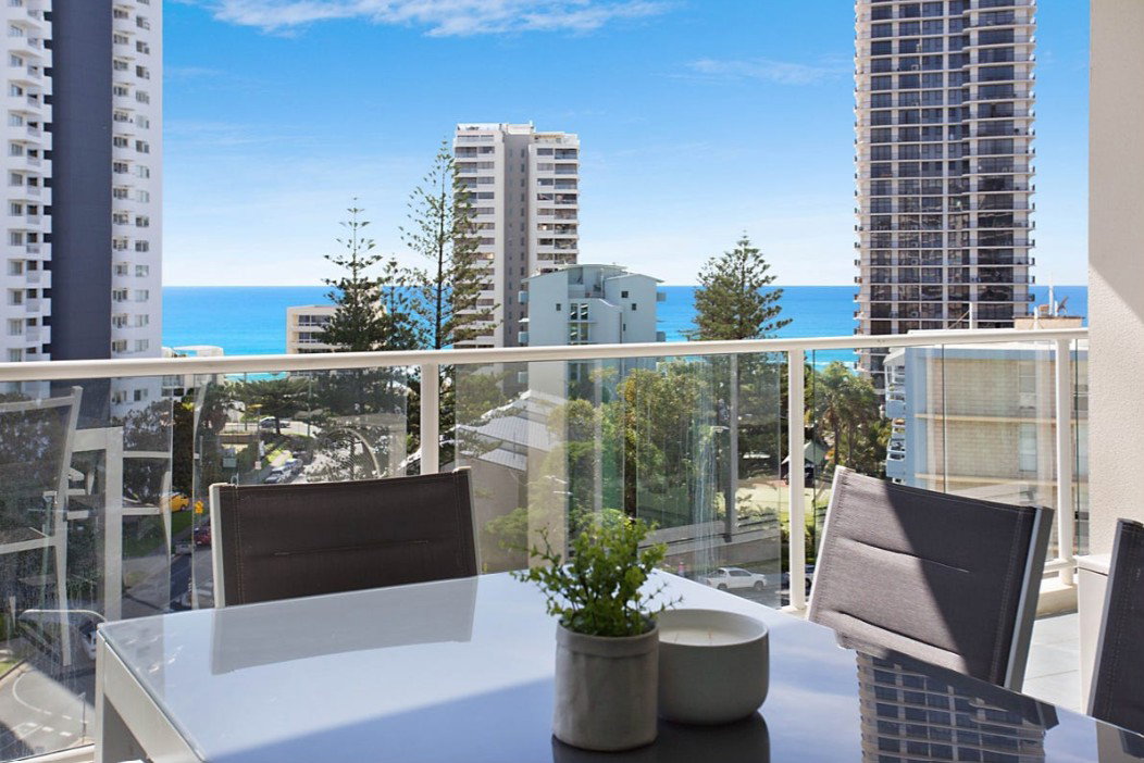 Furnished 2 Bedroom House in Surfers Paradise