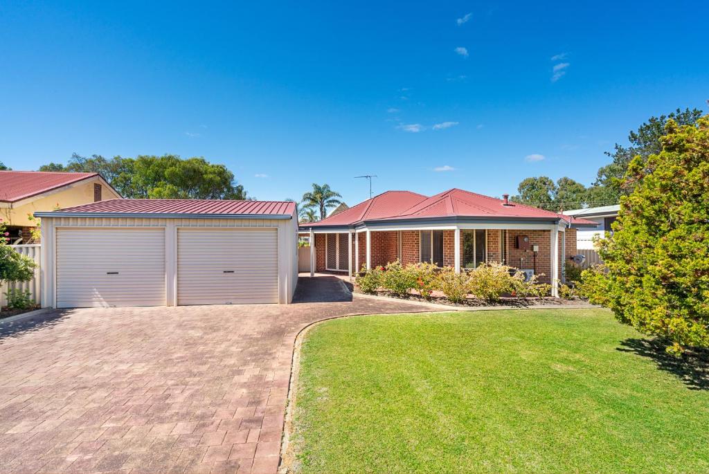 Furnished 3 Bedroom House in Dunsborough