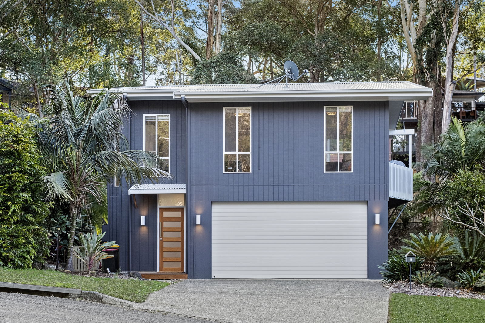 Furnished 5 Bedroom House in MacMasters Beach