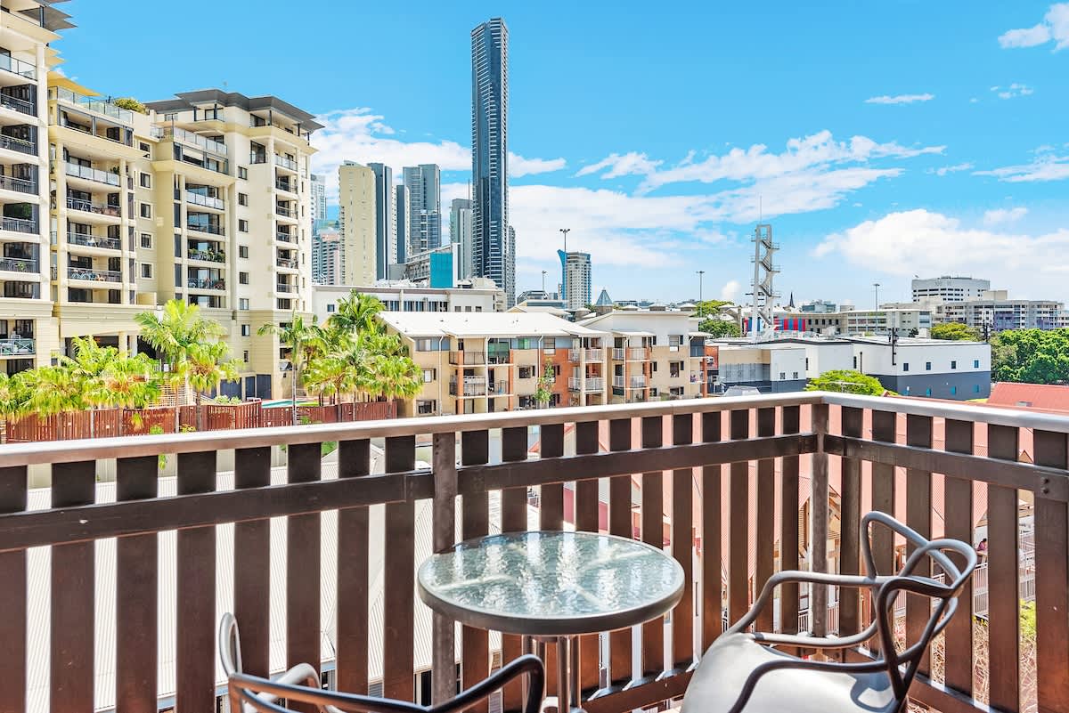 Furnished 1 Bedroom Apartment in Fortitude Valley