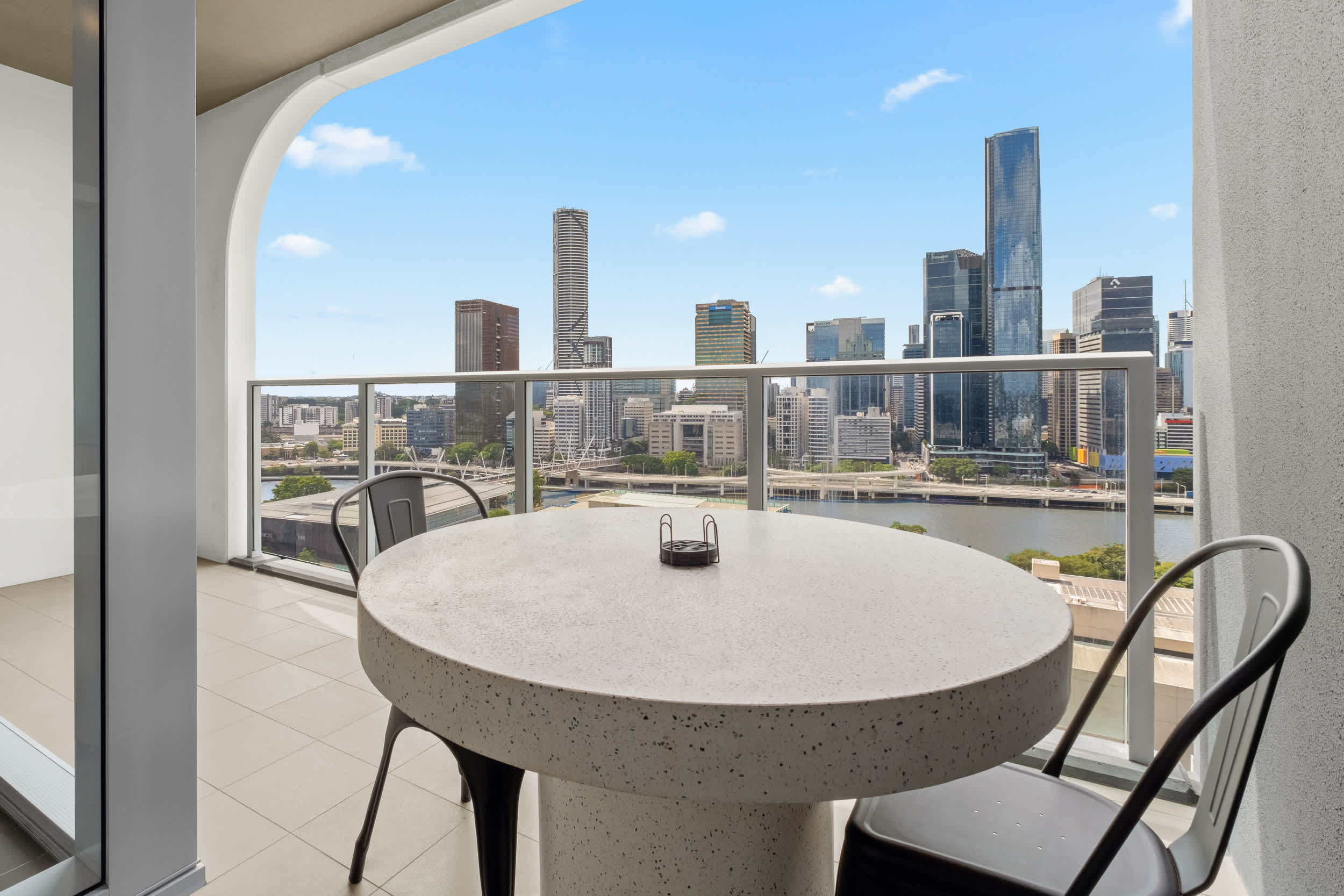 Furnished 1 Bedroom Apartment in South Brisbane