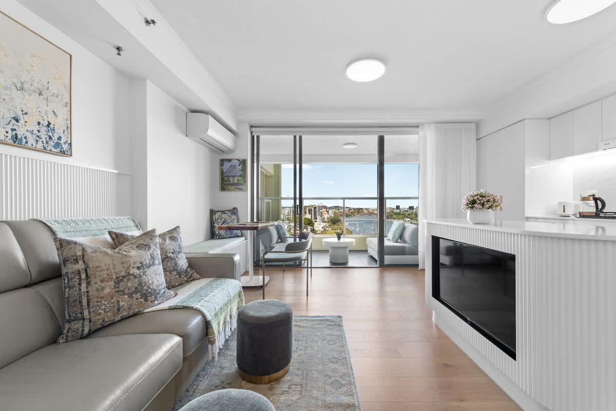 Furnished 1 Bedroom Apartment in Brisbane City