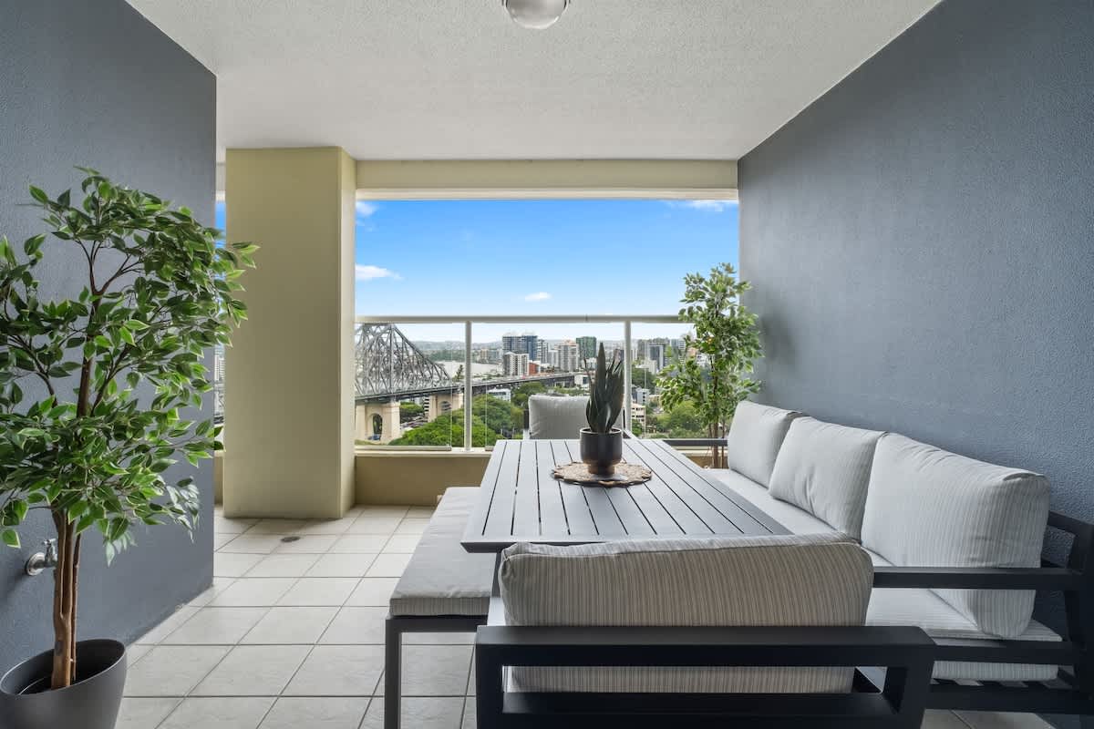 Furnished 1 Bedroom Apartment in Brisbane City