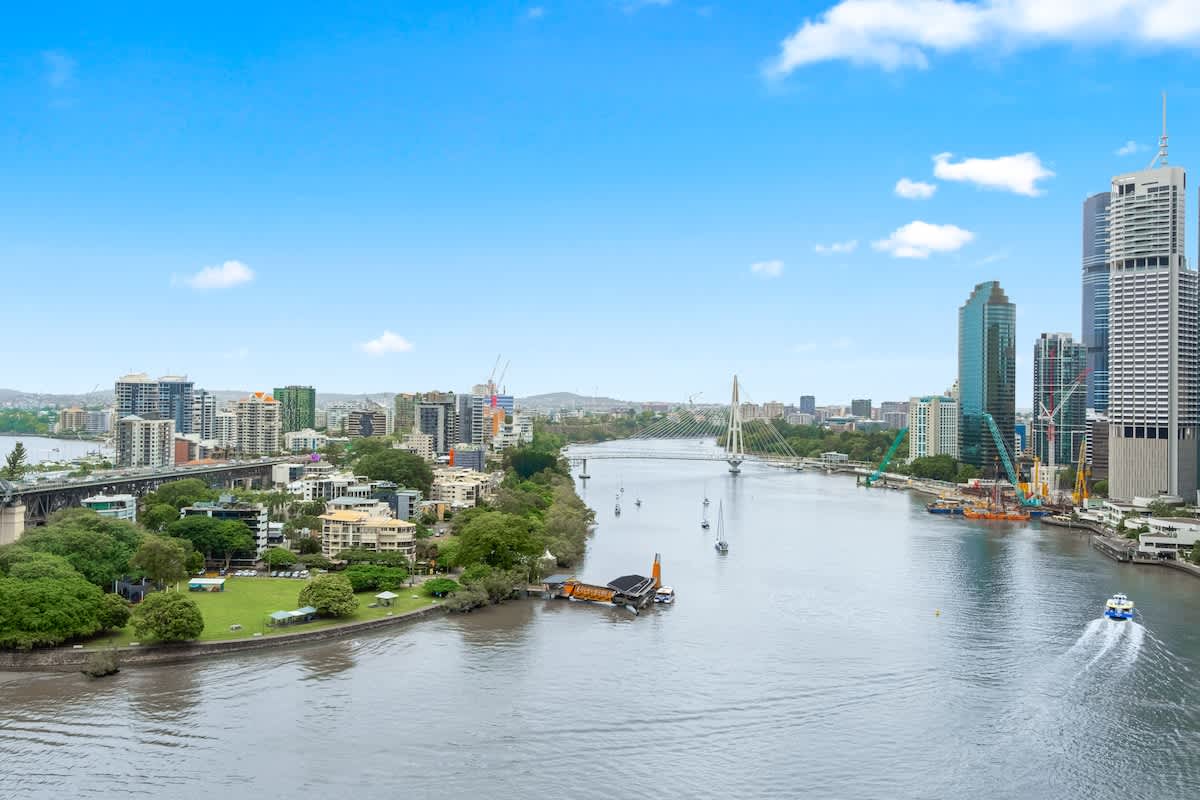 Furnished 1 Bedroom Apartment in Brisbane City