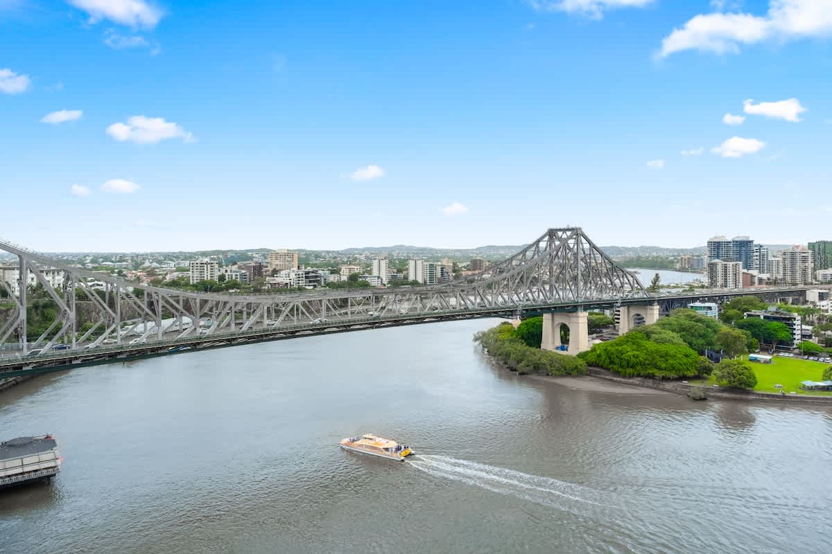 Furnished 1 Bedroom Apartment in Brisbane City