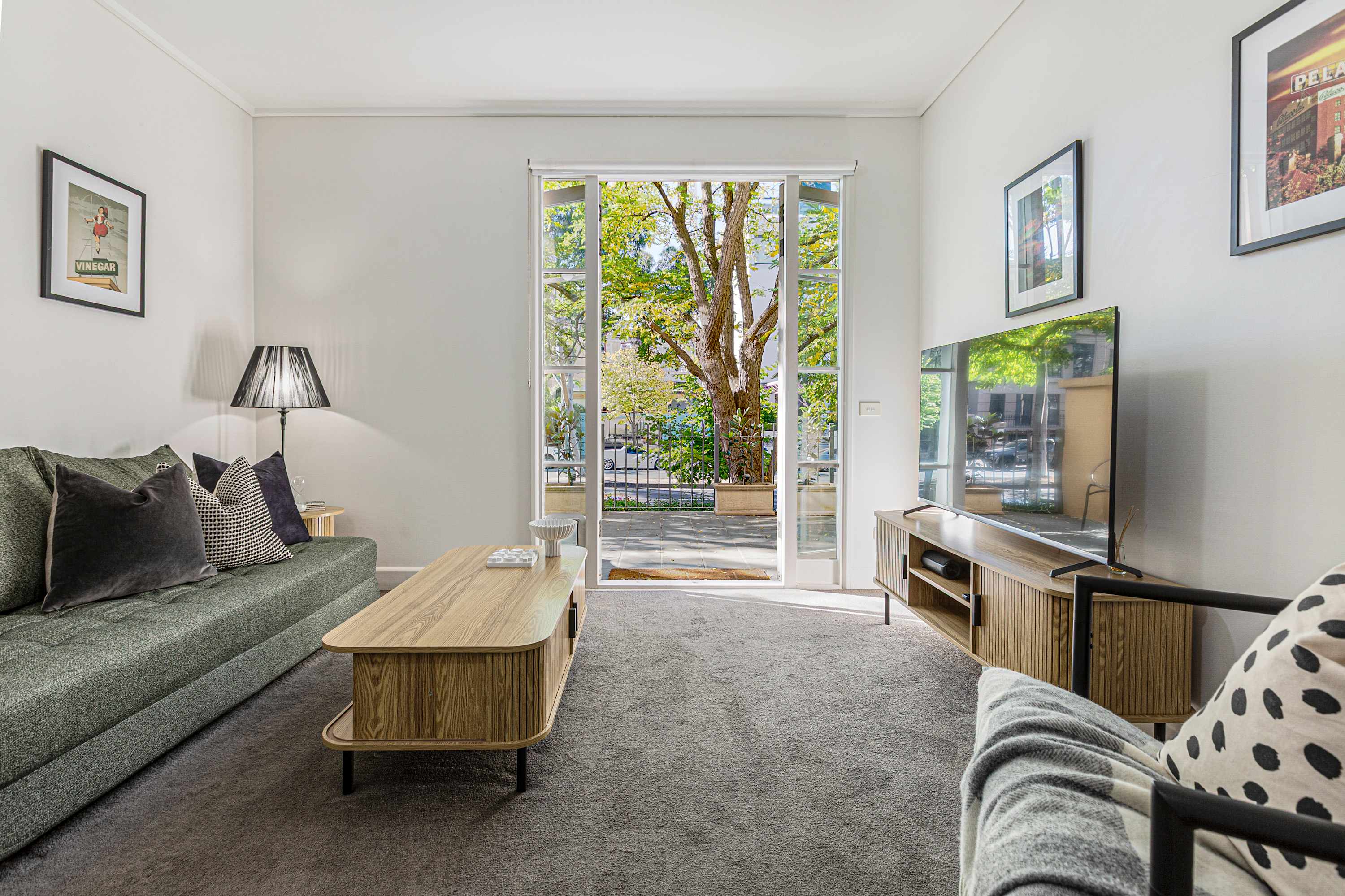 Furnished 1 Bedroom Apartment in East Melbourne